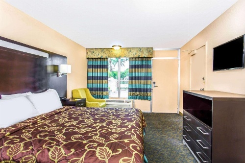 Days Inn by Wyndham Fort Lauderdale Airport Cruise Port image 17