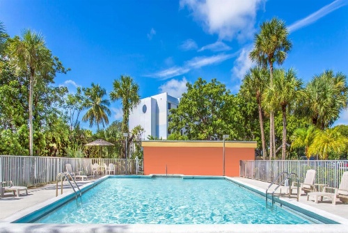 Days Inn by Wyndham Fort Lauderdale Airport Cruise Port image 18