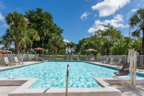 Days Inn by Wyndham Fort Lauderdale Airport Cruise Port image 19