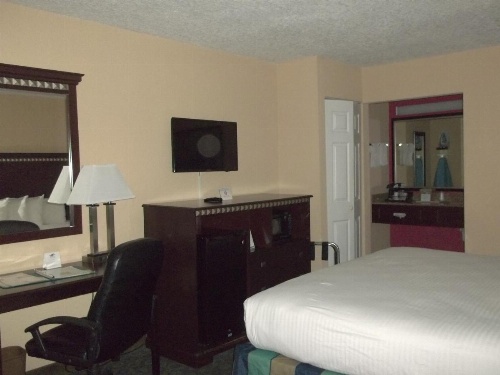 Days Inn by Wyndham Fort Lauderdale Airport Cruise Port image 7